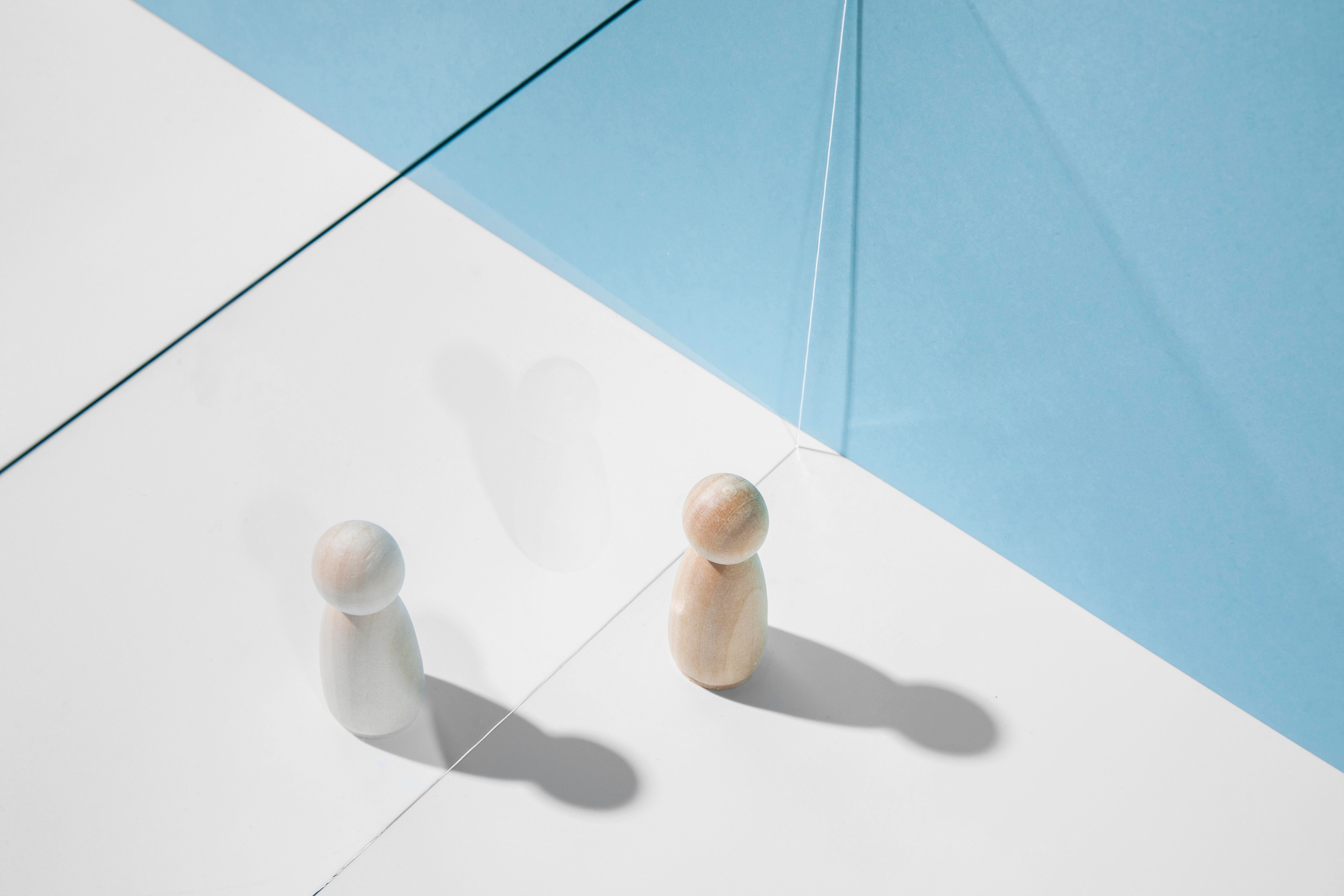 wooden-pawns-with-glass-divider-coronavirus-prevention